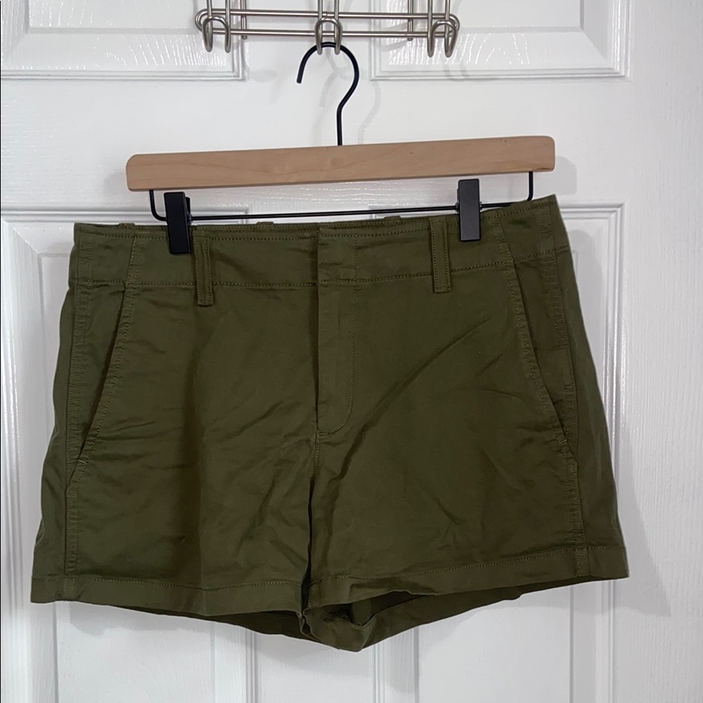 GAP 4” Downtown khaki short